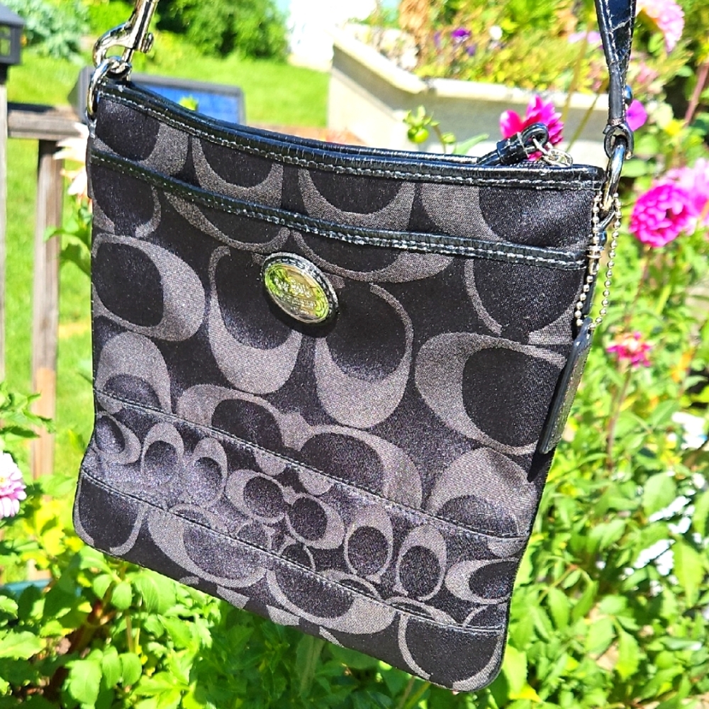 VNT COACH 2009 Signature Emboss Crossbody